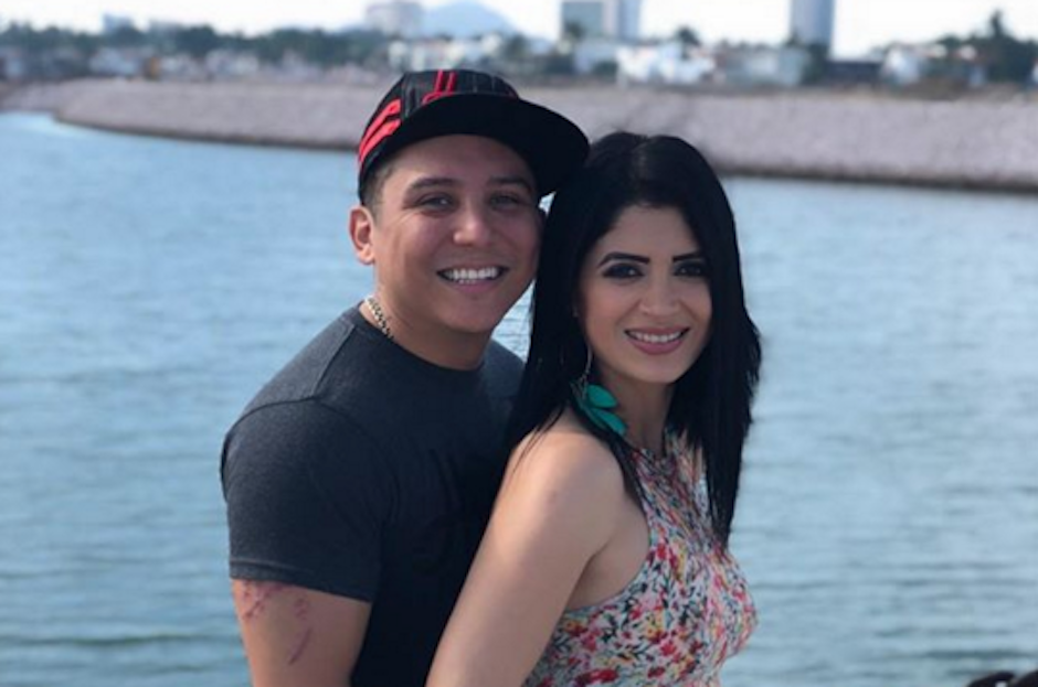 Edwin Luna, de La Trakalosa de Monterrey, y Kimberly Flores ser&aacute;n pap&aacute;s. (Foto: Instagram)&nbsp;