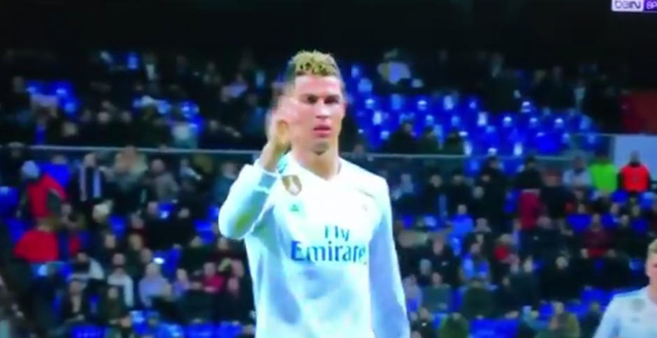 "As&iacute; no, as&iacute; no", le pidi&oacute; Ronaldo a la afici&oacute;n del Madrid. (Foto: captura pantalla)&nbsp;