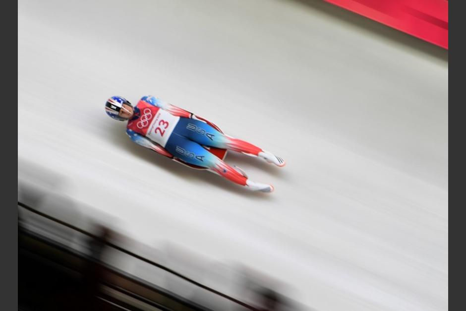 La atleta estadounidense perdi&oacute; el control de su trineo y puso en riesgo su integridad. (Foto: AFP)