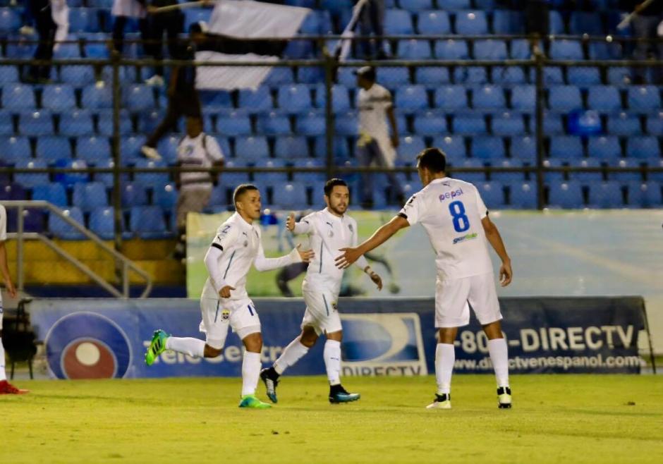Marvin Ceballos celebra el &uacute;nico gol Crema. (Foto: Luis Barrios/Soy502)