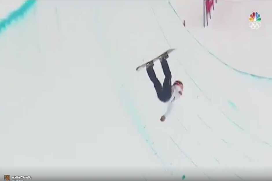 El japon&eacute;s Yuto Totsuka debi&oacute; ser sacado en una camilla para llevarlo a un hospital.&nbsp;(Imagen: captura de pantalla)