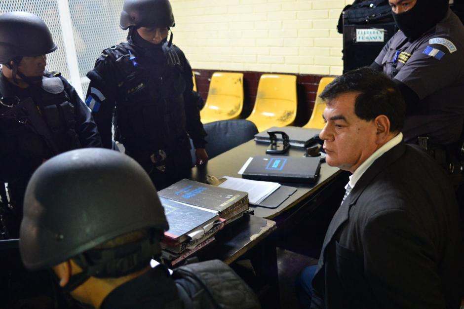 Rony López espera en Tribunales a ser fichado luego de ser capturado el 16 de febrero de 2018. (Foto: Jesús Alfonso/Soy502)