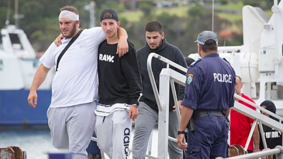 Los 23 integrantes de una familia fueron obligados a desembarcar debido a los incidentes. (Foto: Infobae)