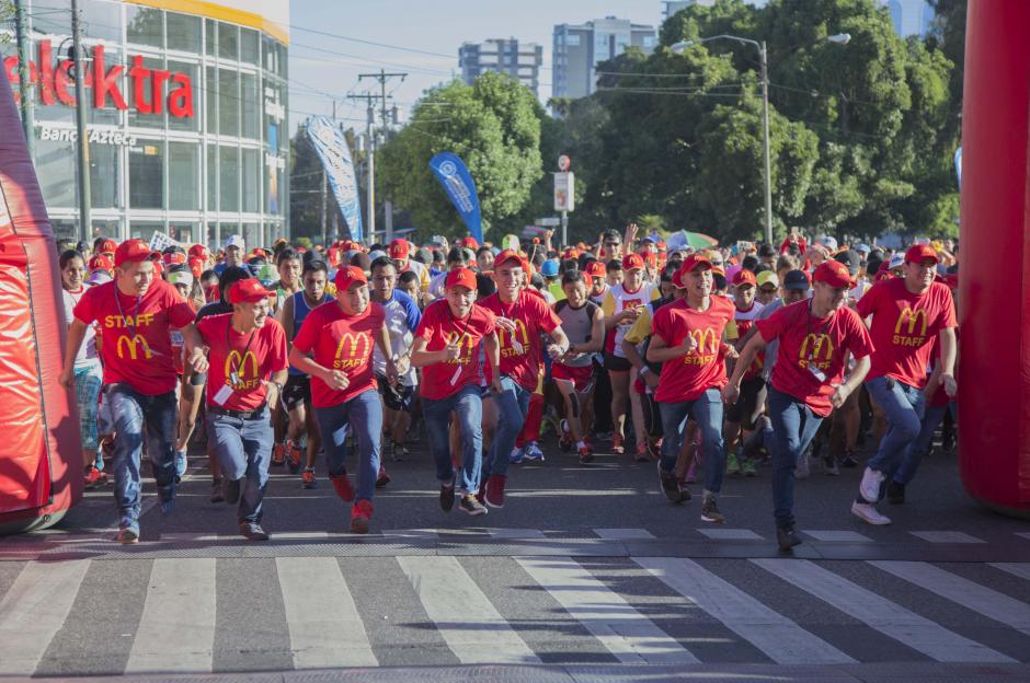 La V Carrera Familiar arranc&oacute; a las 8 horas en el El Obelisco. (Foto: Soy502/V&iacute;ctor Xiloj)