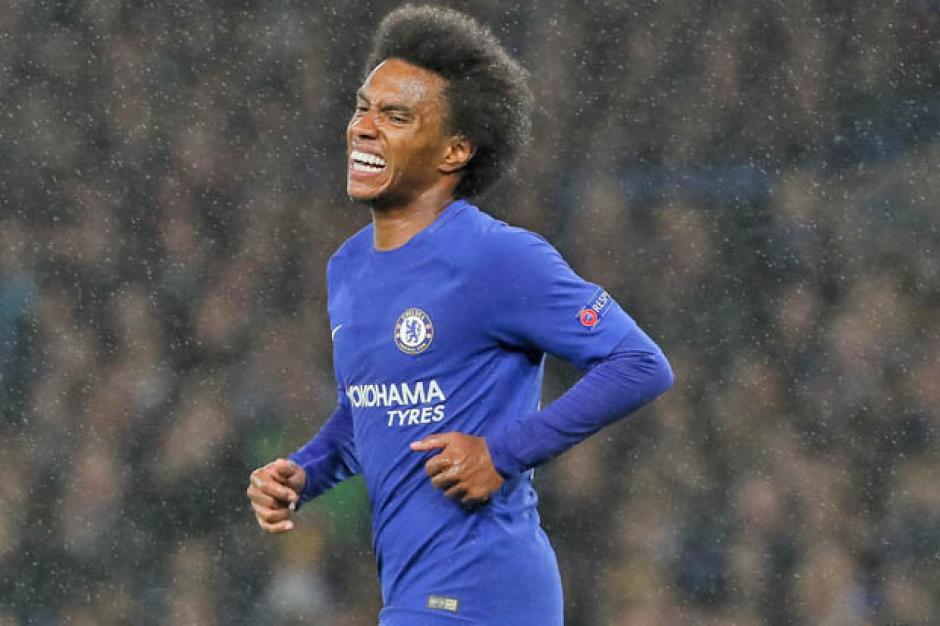 Willian estrelló dos remates en el poste. (Foto: AFP)