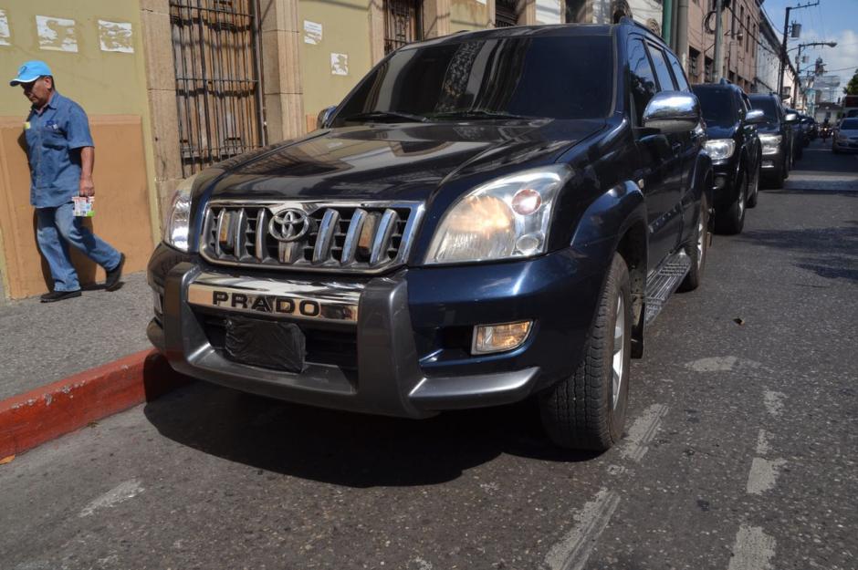 El veh&iacute;culo sospechoso ten&iacute;a las placas tapadas. (Foto: cortes&iacute;a Jos&eacute; Castro)