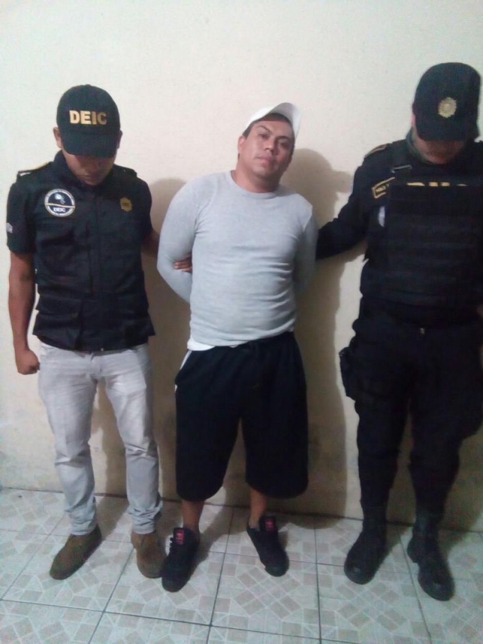 El lider de la clica, alias El Pulga, fue capturado en el operativo.  (Foto: PNC)