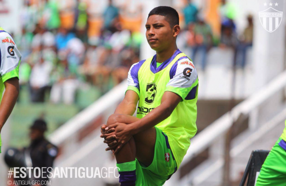 Alexander Paz debut&oacute; en el minuto 72 y marc&oacute; diez minutos despu&eacute;s. (Foto: Twitter)