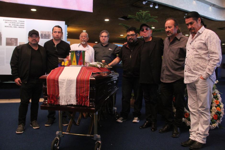 Los integrantes de Alux Nahual sienten la partida de uno de los fundadores de la banda. (Foto: Fredy Hern&aacute;ndez/Soy502)