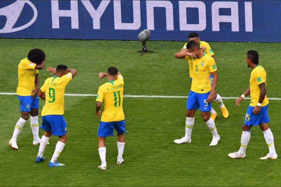 Brasil celebr&oacute; imitando a Quico de El Chavo del Ocho. (Foto: AFP)&nbsp;