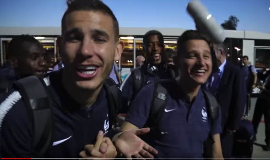 Los jugadores de la Selección de Francia después del juego ante Argentina. (Foto: captura de video)