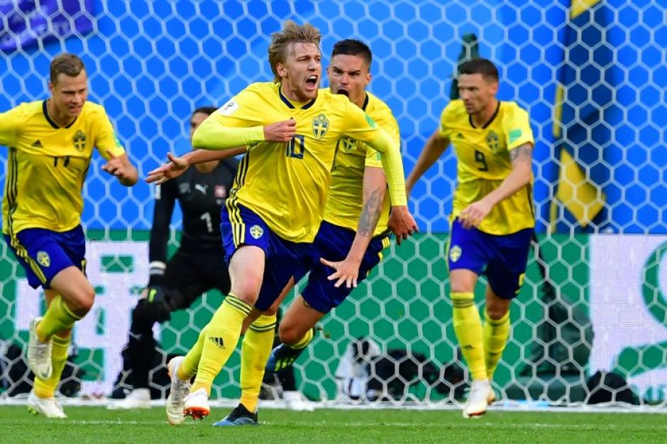 La celebraci&oacute;n de&nbsp;Emil Forsberg, tras la anotaci&oacute;n que le dio a Suecia la clasificaci&oacute;n. (Foto: AFP)