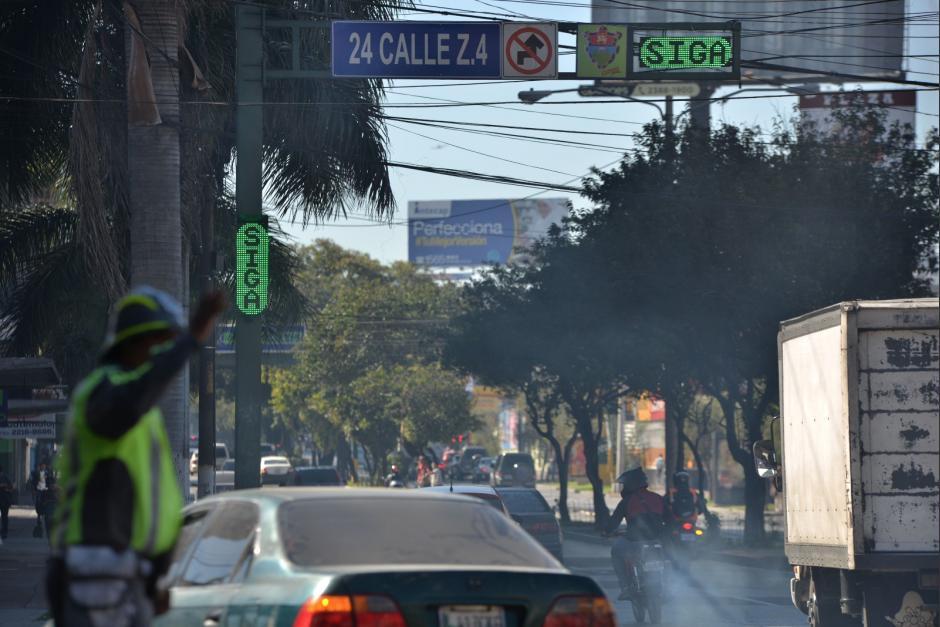Usuarios reportaron la falla de los sem&aacute;foros en varios puntos de la ciudad. (Foto: archivo/Soy502)