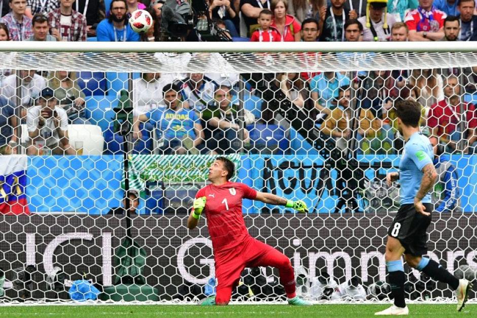 Un error del guardameta permiti&oacute; el segundo gol de Francia. (Foto: AFP)&nbsp;
