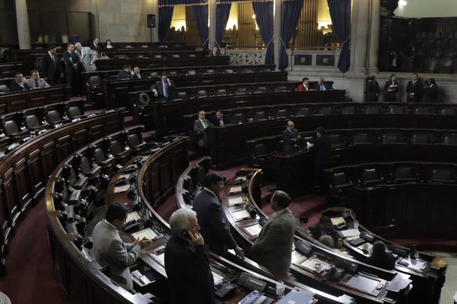 Pocos diputados llegaron a la sesión extraordinaria de este viernes. (Foto: Alejandro Balán/Soy502)