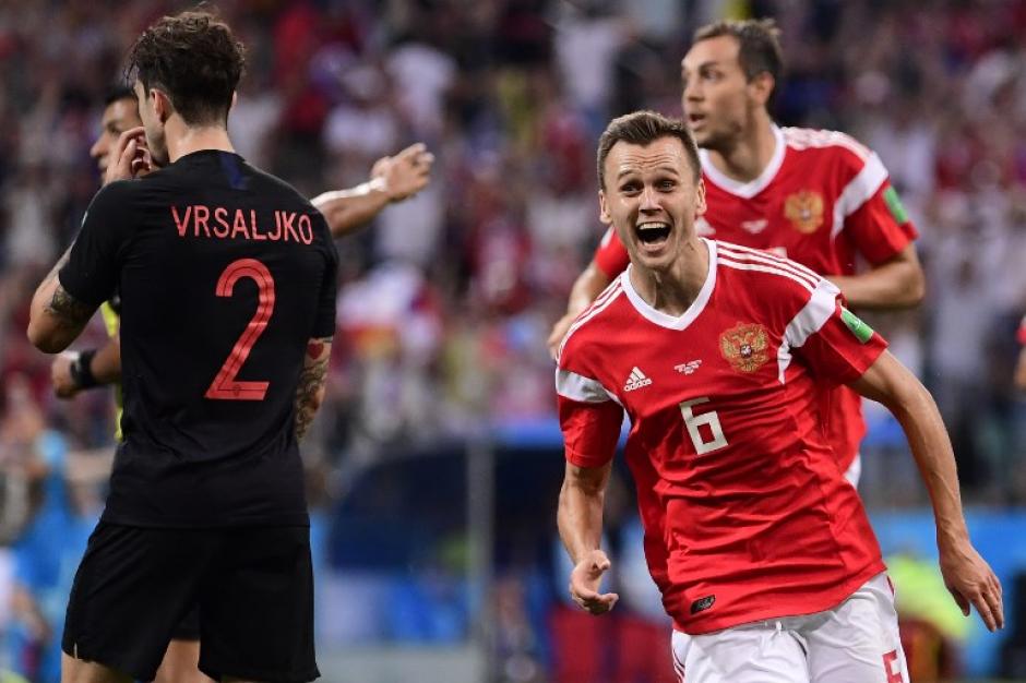 Denis Cheryshev adelant&oacute; a los rusos, pero Croacia reaccion&oacute; y el duelo est&aacute; empatado. (Foto: AFP)