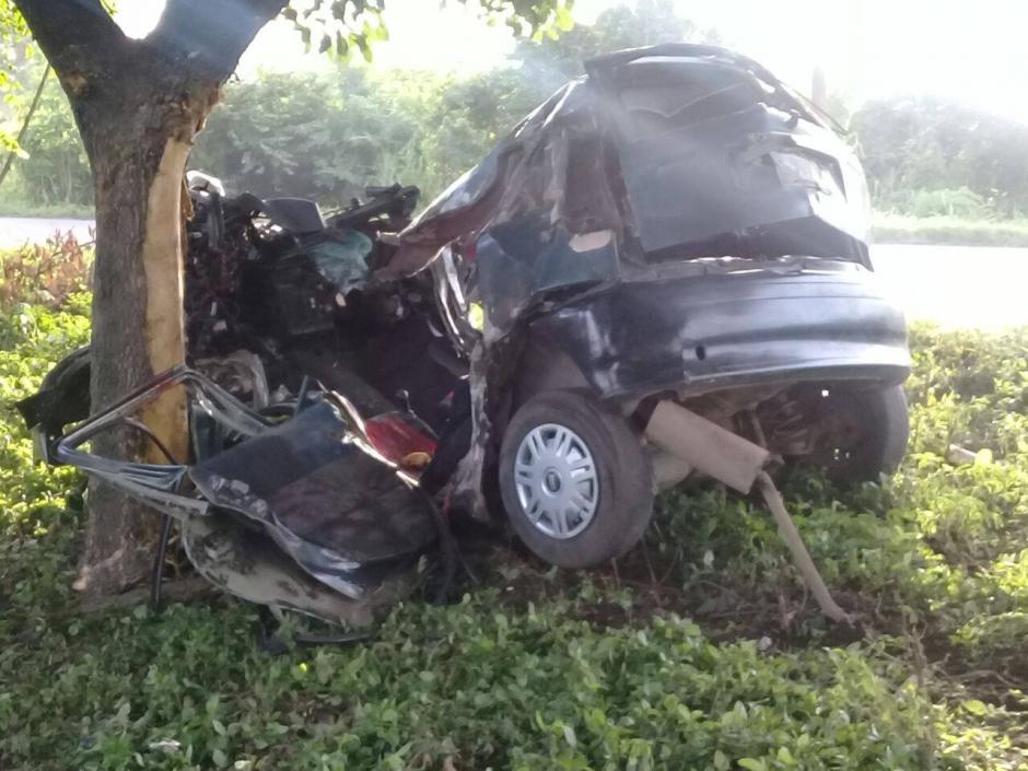 Los tres ocupantes del veh&iacute;culo murieron debido a los golpes recibidos. (Foto: Provial)