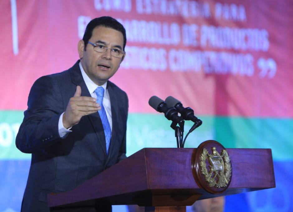 Jimmy Morales realiz&oacute; un comentario sobre la arena volc&aacute;nica un mes despu&eacute;s de la tragedia del volc&aacute;n de Fuego. (Foto: Gobierno)