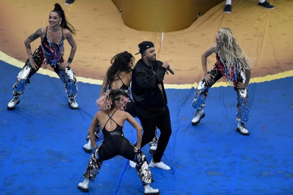El show de Nicky Jam le sirvió para dar un homenaje a su colega J Balvin. (Foto: AFP)&nbsp;