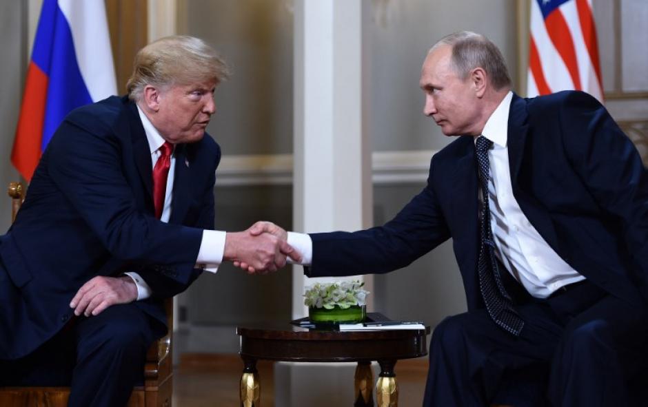 Este lunes se realiz&oacute; la primera cumbre entre los presidentes de Estados Unidos y Rusia. (Foto: AFP)