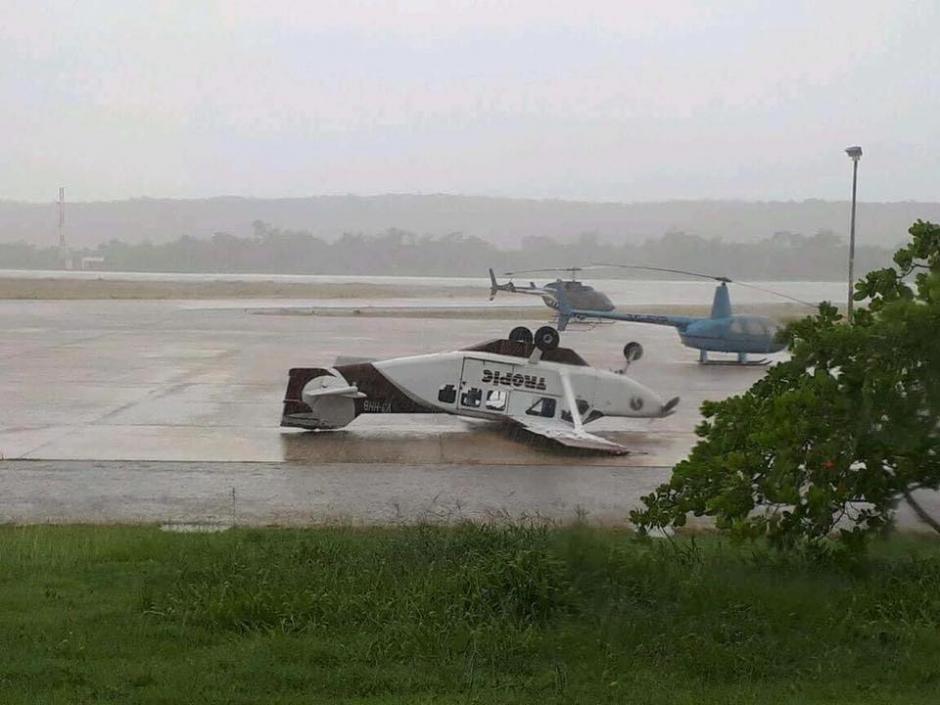 La avioneta volcó a consecuencia de un fuerte viento. (Foto: DGAC)&nbsp;