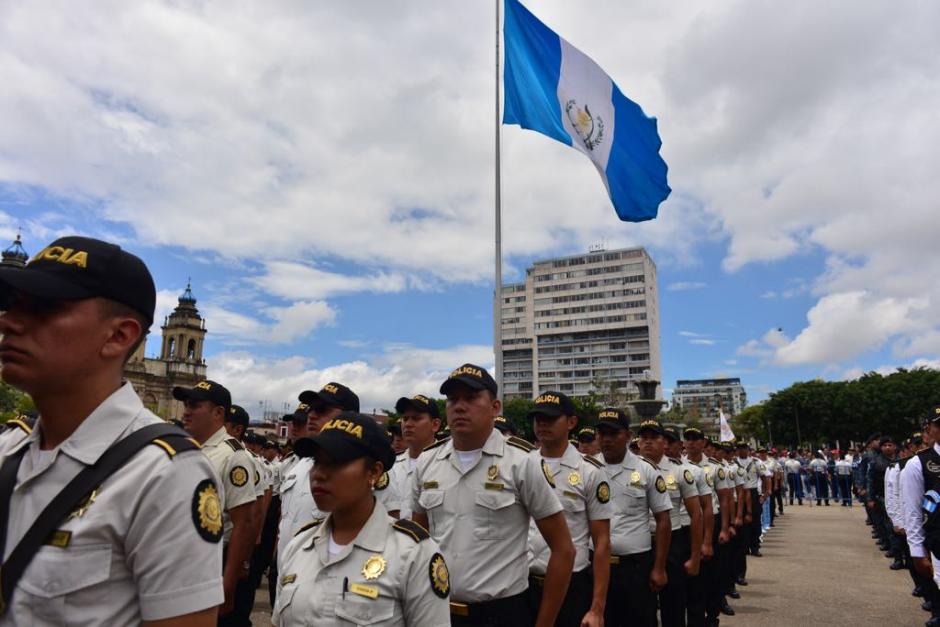 La PNC celebró su 21 aniversario con actos protocolarios en la Plaza de la Constitución. (Foto: Jesús Alfonso/Soy502)