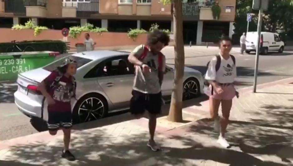 El baile de Marcelo y su hijo rompe las redes sociales. (Foto: captura de video)