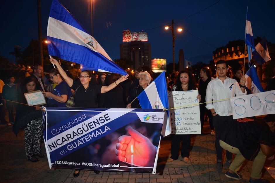 La comunidad nicarag&uuml;ense en el pa&iacute;s realiz&oacute; una manifestaci&oacute;n en El Obelisco de la zona 10. (Foto: Jes&uacute;s Alfonso/Soy502)