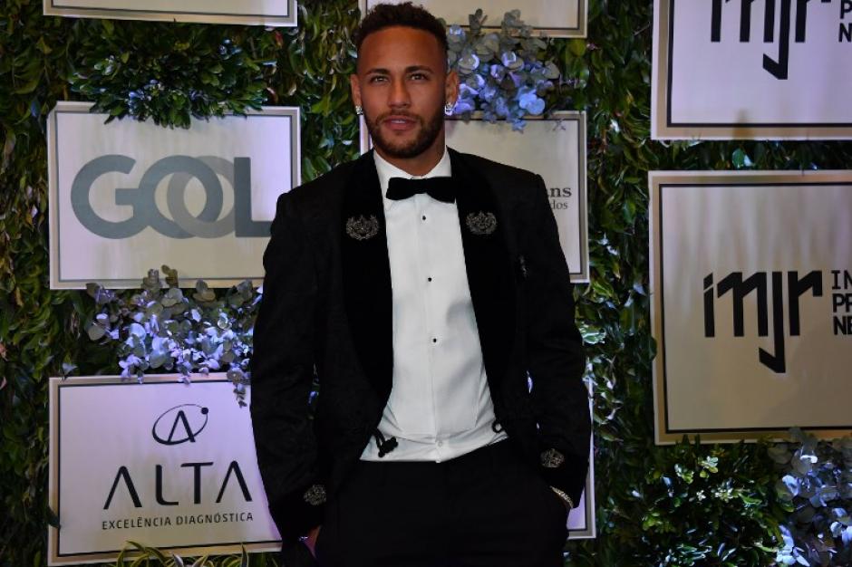 El futbolista en la&nbsp;alfombra roja de una gala benéfica de su fundación Proyecto Neymar Jr. (Foto: AFP)