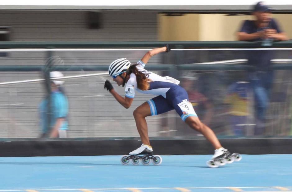 La atleta nacional logró un gran triunfo en patinaje y brindó su primera presea dorada a Guatemala. (CDAG)