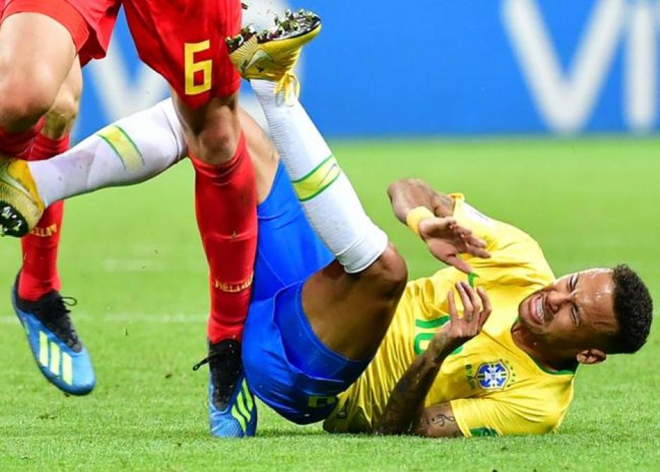 Neymar sufri&oacute; varias faltas durante el Mundial Rusia 2018. (Foto: AFP)