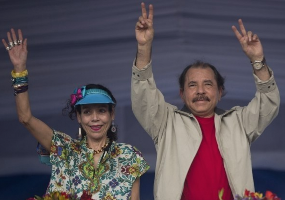 Rosario Murillo y Daniel Ortega han instaurado un régimen en Nicaragua comparable e incluso peor que el de Anastasio Somoza. (Foto: Archivo AFP)