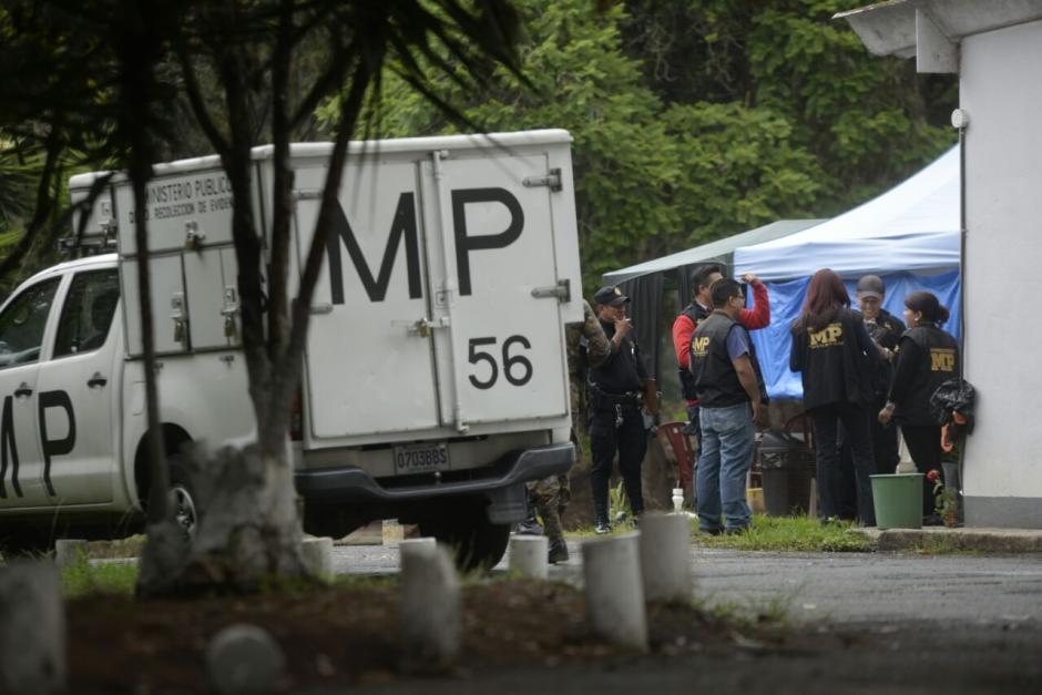 Investigadores del MP acuden a los lugares donde ocurrieron los crímenes para recoger evidencias. (Foto: Archivo/Soy502)