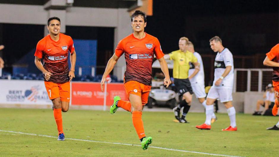 El guatemalteco Pablo Aguilar ha marcado dos goles en la actual temporada con el RGVFC. (Foto: RGVFC)
