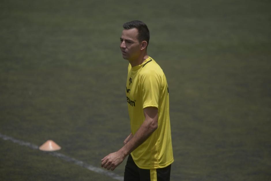 Marco Pappa durante un entrenamiento del conjunto "Periquito". (Foto: Archivo/Soy502)