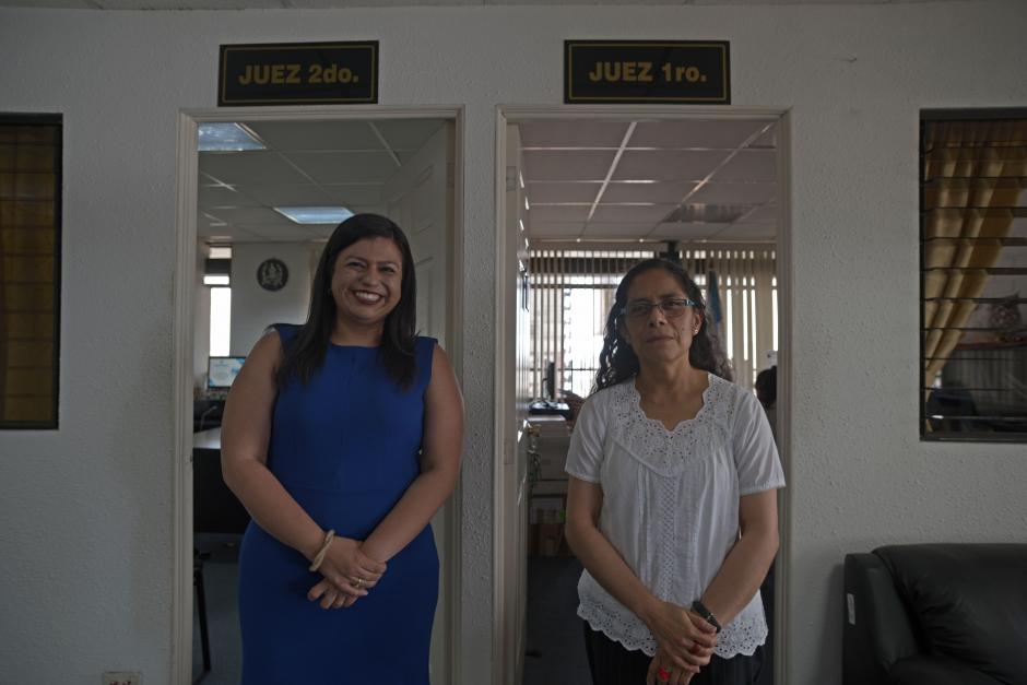 Ana Isabel Guerra y Rosa María López, las dos titulares del Juzgado de Extinción de Dominio. (Foto: Wilder López/Soy502)