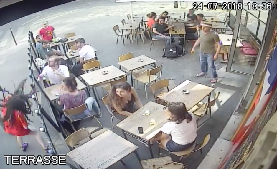 El agresor golpe&oacute; a la joven en la cara a plena luz. (Foto: Facebook)