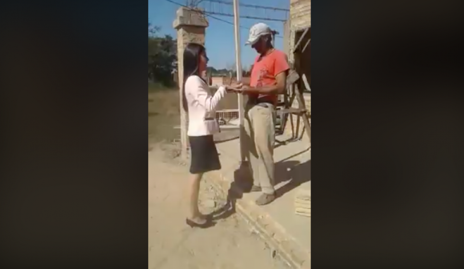 "Este logro es de ustedes tambi&eacute;n", le dijo la joven a su padre. (Foto: Video)