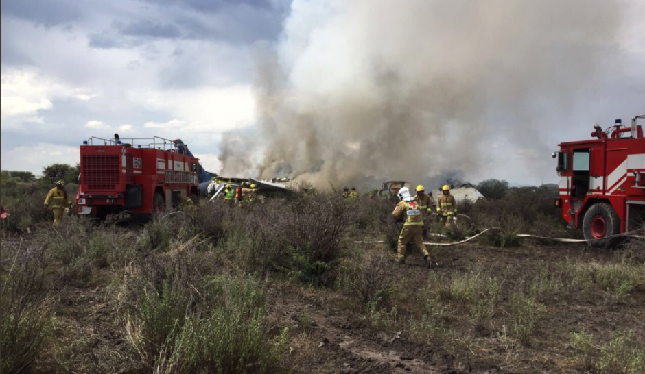Elementos de Protecci&oacute;n Civil acudieron a la zona del impacto para atender a los heridos. (Foto: Protecci&oacute;n Civil)