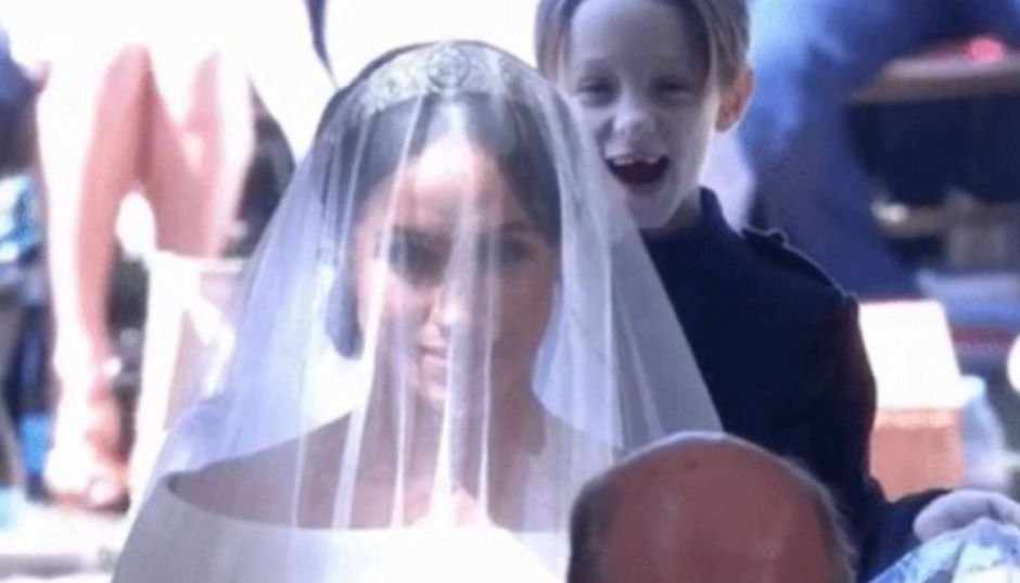 Conoce la raz&oacute;n por la que este ni&ntilde;o hizo este gesto en plena boda real. (Foto: captura de pantalla)&nbsp;