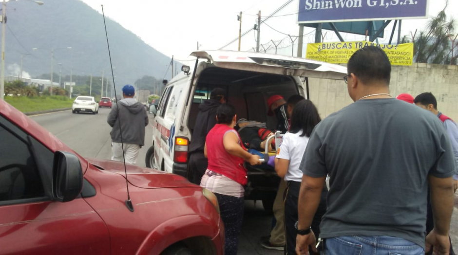 Algunos heridos fueron trasladados en veh&iacute;culos particulares. (Foto: Bomberos Voluntarios)&nbsp;