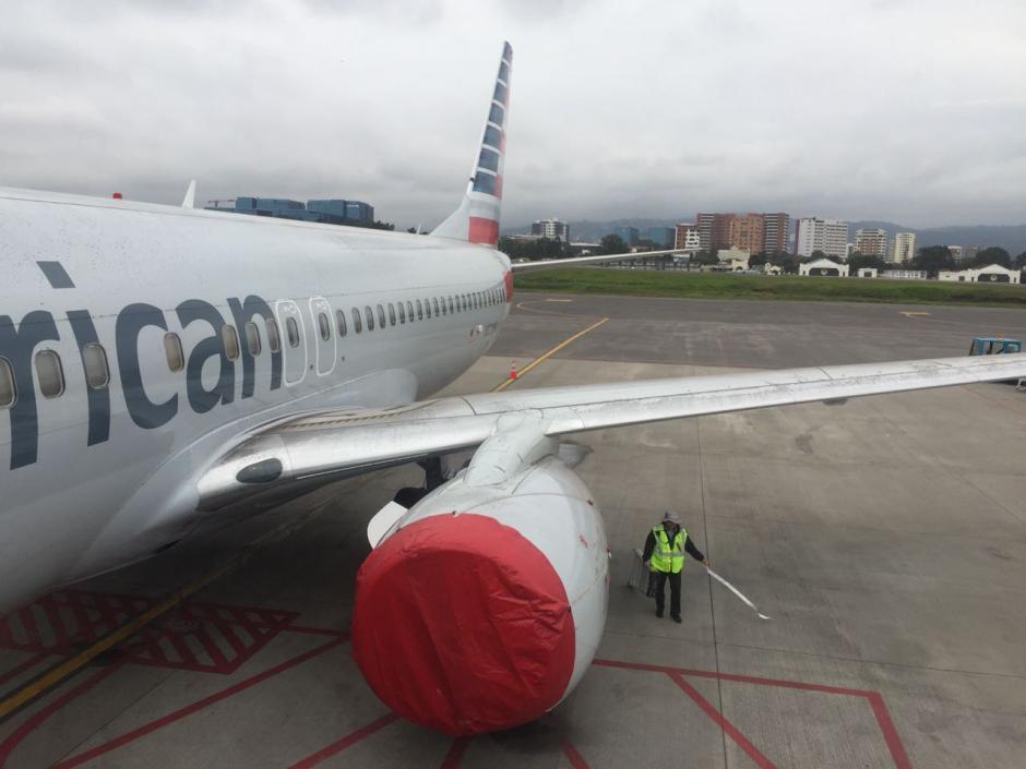 Varios vuelos han sufrido retrasos por la caída de ceniza volcánica. (Foto: Soy502)