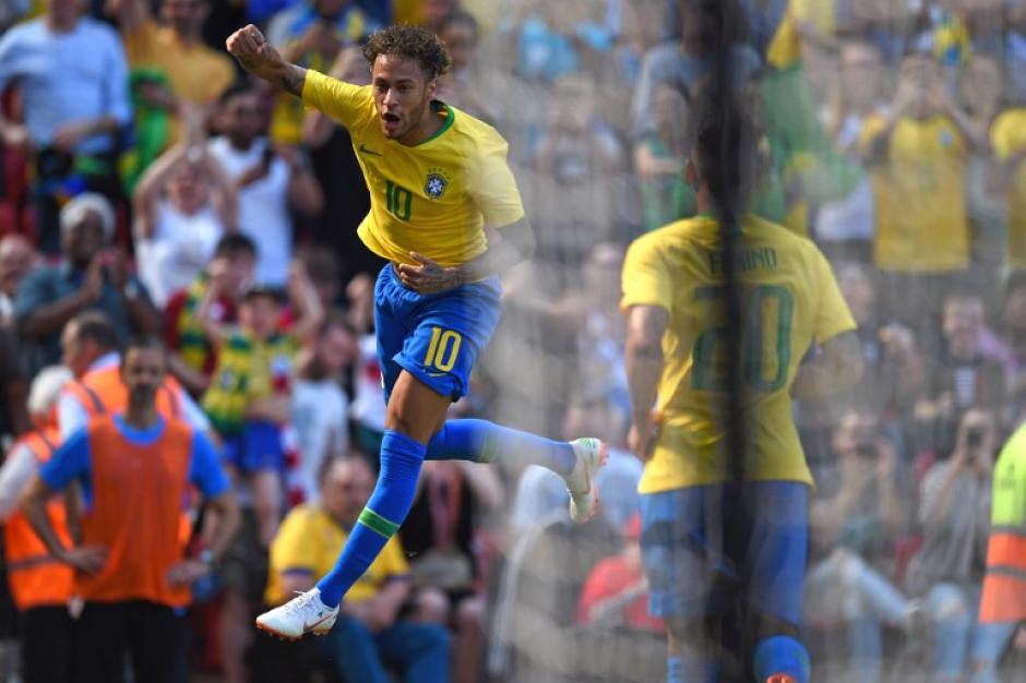 As&iacute; festej&oacute; Neymar su golazo en el juego de Brasil ante Croacia. (Foto: AFP)