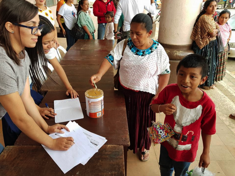 El pequeño donó las ganancias de su día para los afectados. (Foto: captura Facebook)&nbsp;