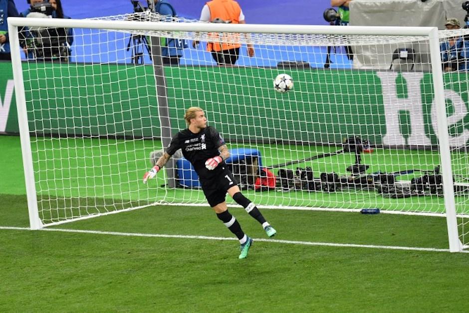 Loris Karius sufri&oacute; una conmoci&oacute;n cerebral durante el partido, lo que pudo afectar sus reflejos al momento de atajar el bal&oacute;n. (Foto: AFP)