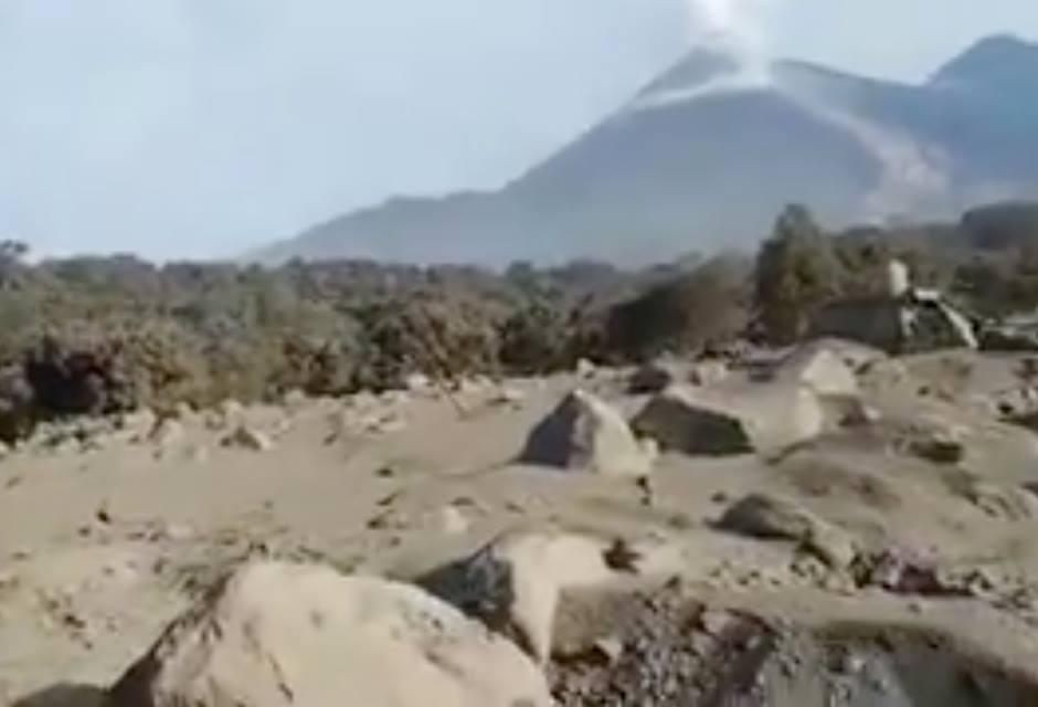 Las condiciones del día son favorables para que los rescatistas amplíen sus trabajos de búsqueda. (Foto: Bomberos Municipales)