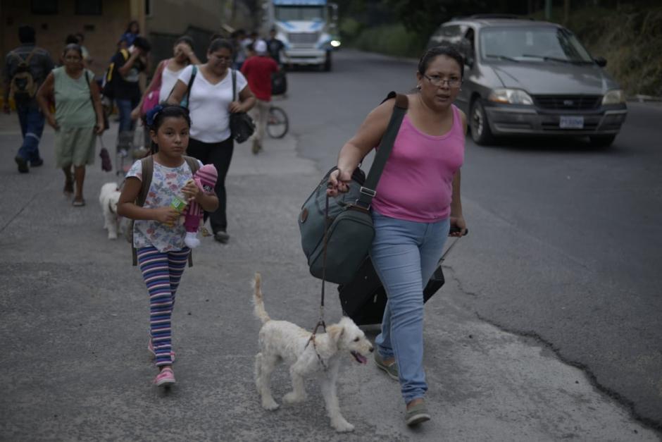 Pobladores de El Esfuerzo fueron evacuados ante nueva amenaza (Foto: Wilder L&oacute;pez/Soy502)