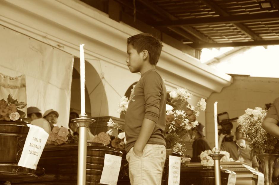 Varios niños fueron afectados por la erupción del Volcán de Fuego. (Foto: Fredy Hernández/Soy502)