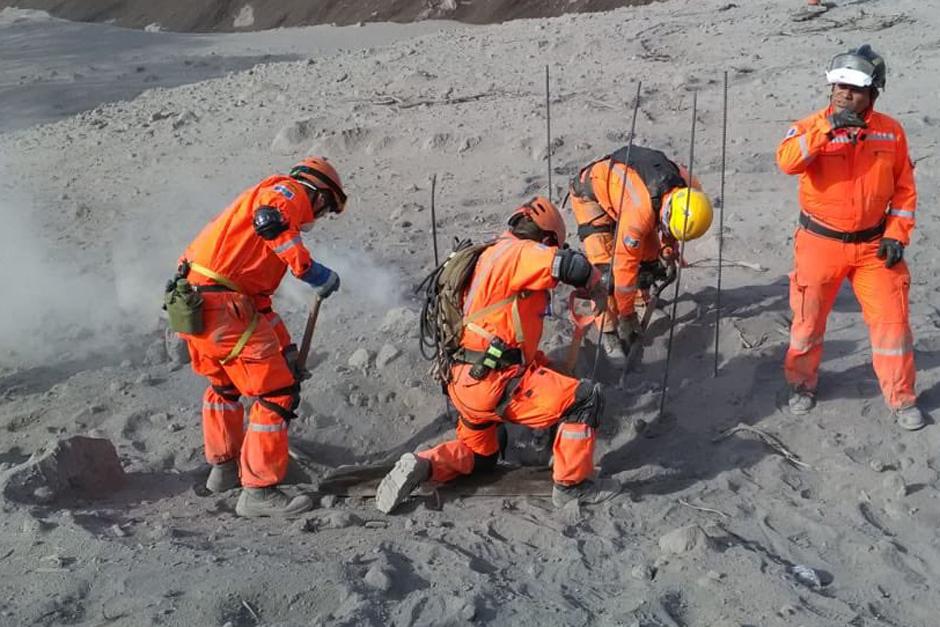 Los rescatistas lograron ingresar a la zona cero del desastre. (Foto: Bomberos Voluntarios)&nbsp;