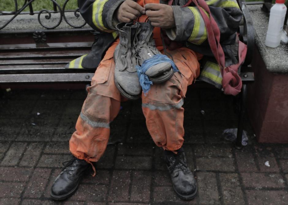 El Bombero Voluntario perdi&oacute; la vida durante las labores de rescate. (Foto: Alejandro Balan/Soy502)&nbsp;